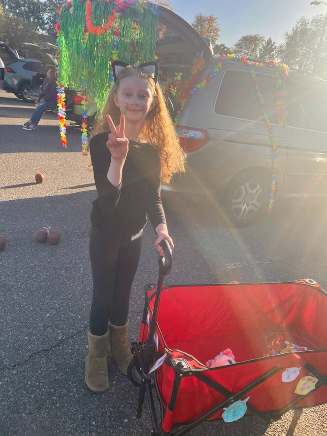 Trunk or Treat member pulling a wagon